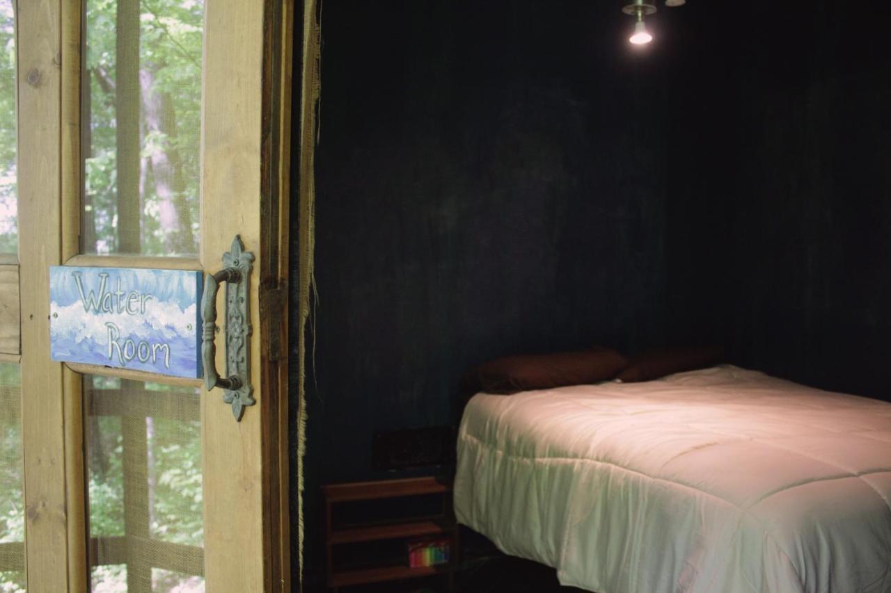Lost River Hostel Френч Лик Екстериор снимка
