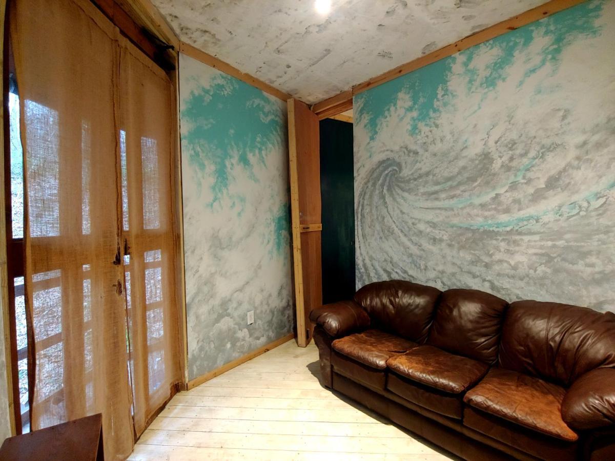 Lost River Hostel Френч Лик Екстериор снимка