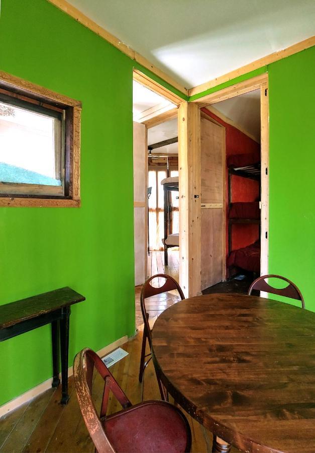 Lost River Hostel Френч Лик Екстериор снимка